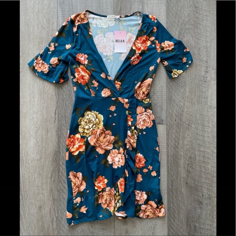Heart Hips Andrea Floral Wrap Dress in Evergreen Size Small